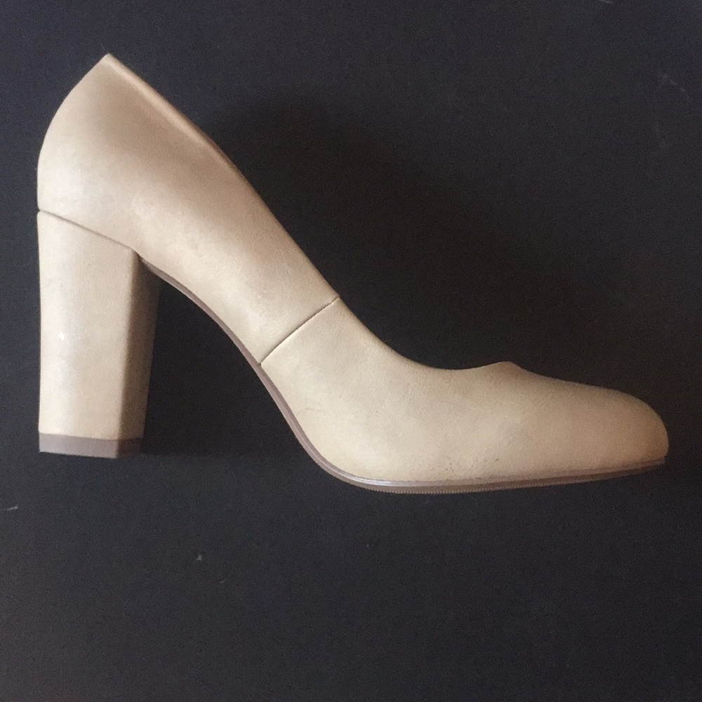 Heels - Picture 2 of 3